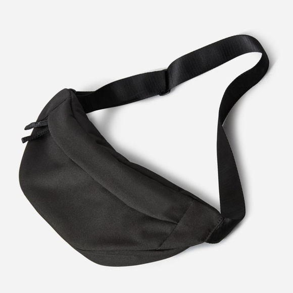 Everlane Renew Transit Fanny Pack in Black, Polyester - Picture 1 of 4